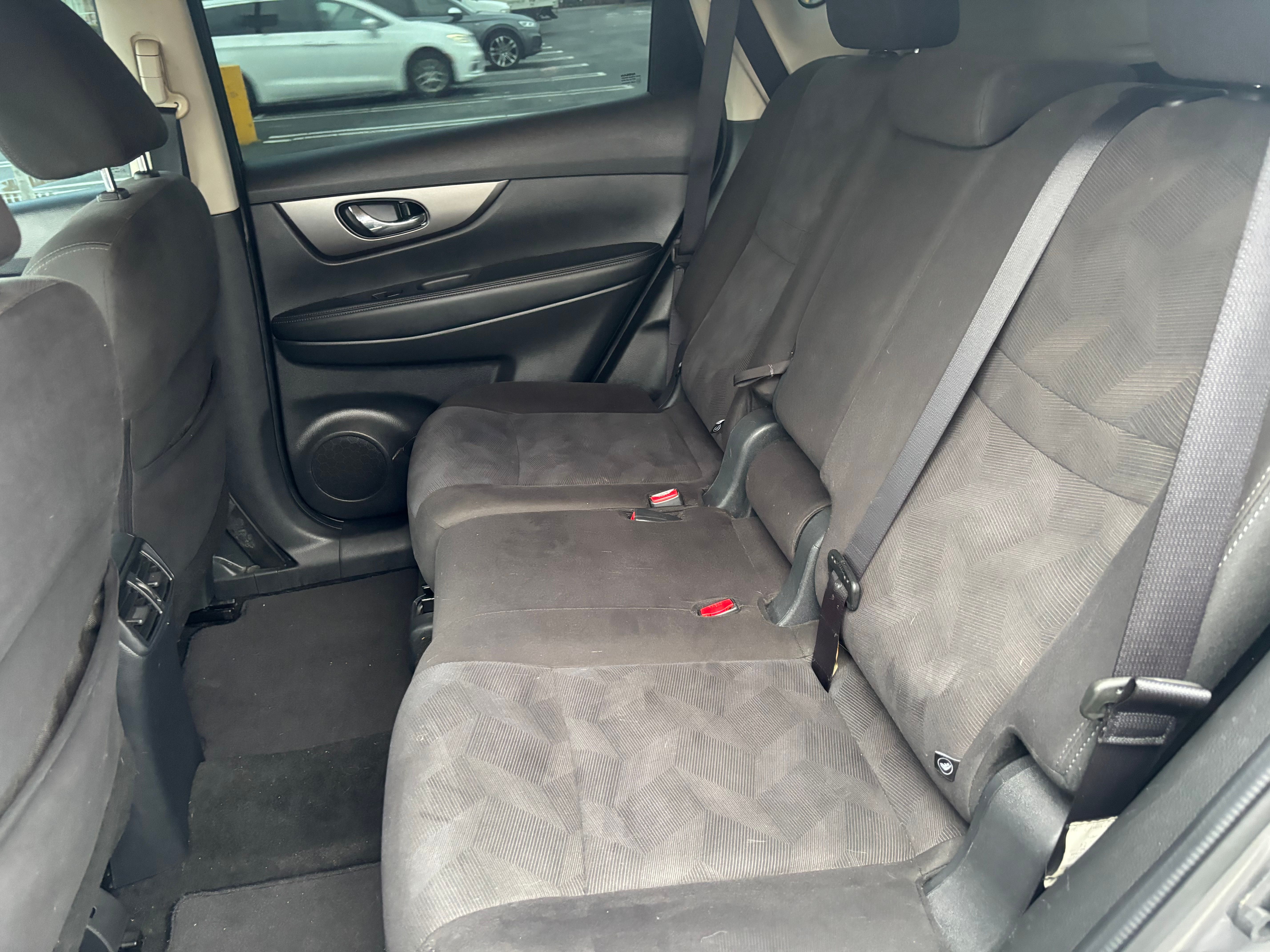 Used 2016 Nissan Rogue SV AWD/4WD image 29