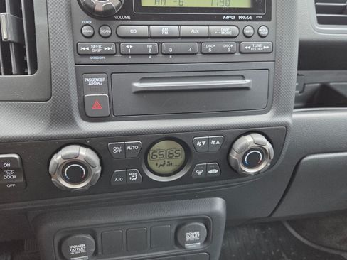 Used 2014 Honda Ridgeline RTS image 23