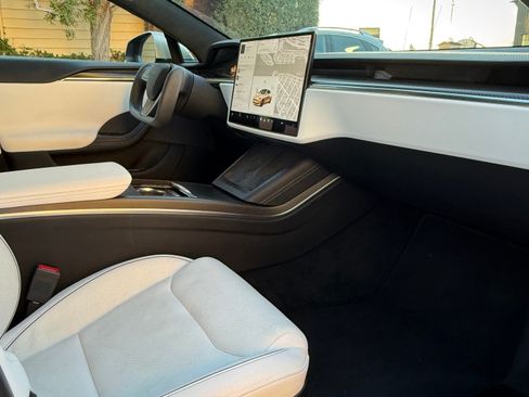 Used 2021 Tesla Model S Plaid image 12