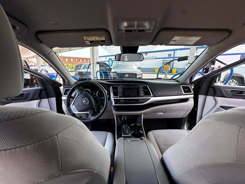 Used 2019 Toyota Highlander LE image 14