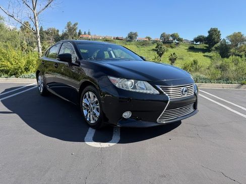 Used 2013 Lexus ES 300h image 2