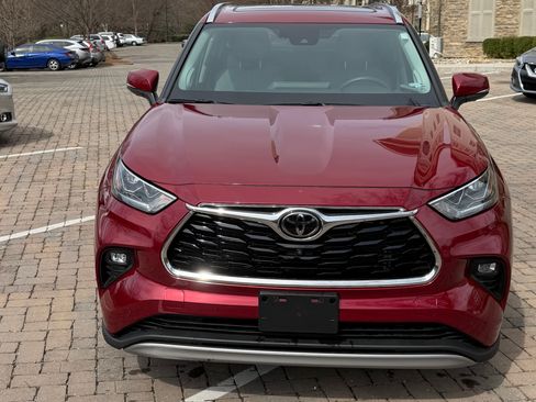 Used 2021 Toyota Highlander Platinum image 1
