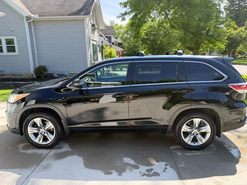 Used 2015 Toyota Highlander Limited w/ Driver Technology Package AWD/4WD image 2