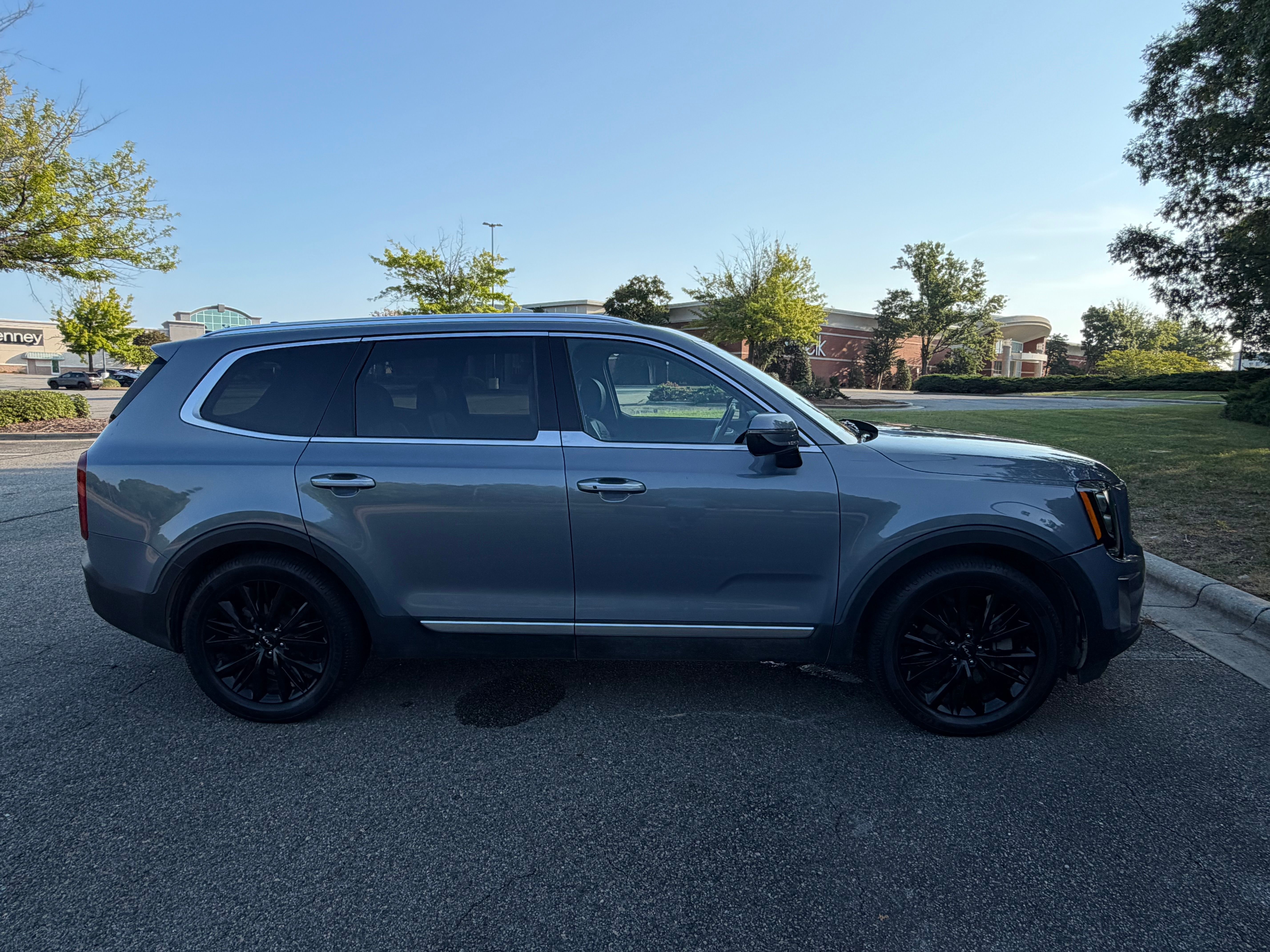 Used 2022 Kia Telluride SX w/ Towing Package FWD image 6