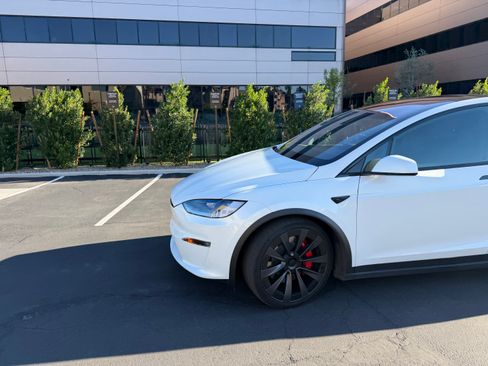 Used 2023 Tesla Model X Plaid image 10