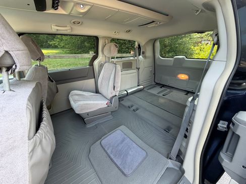 Used 2008 Chrysler Town & Country Touring w/ Entertainment Group #2 FWD image 15