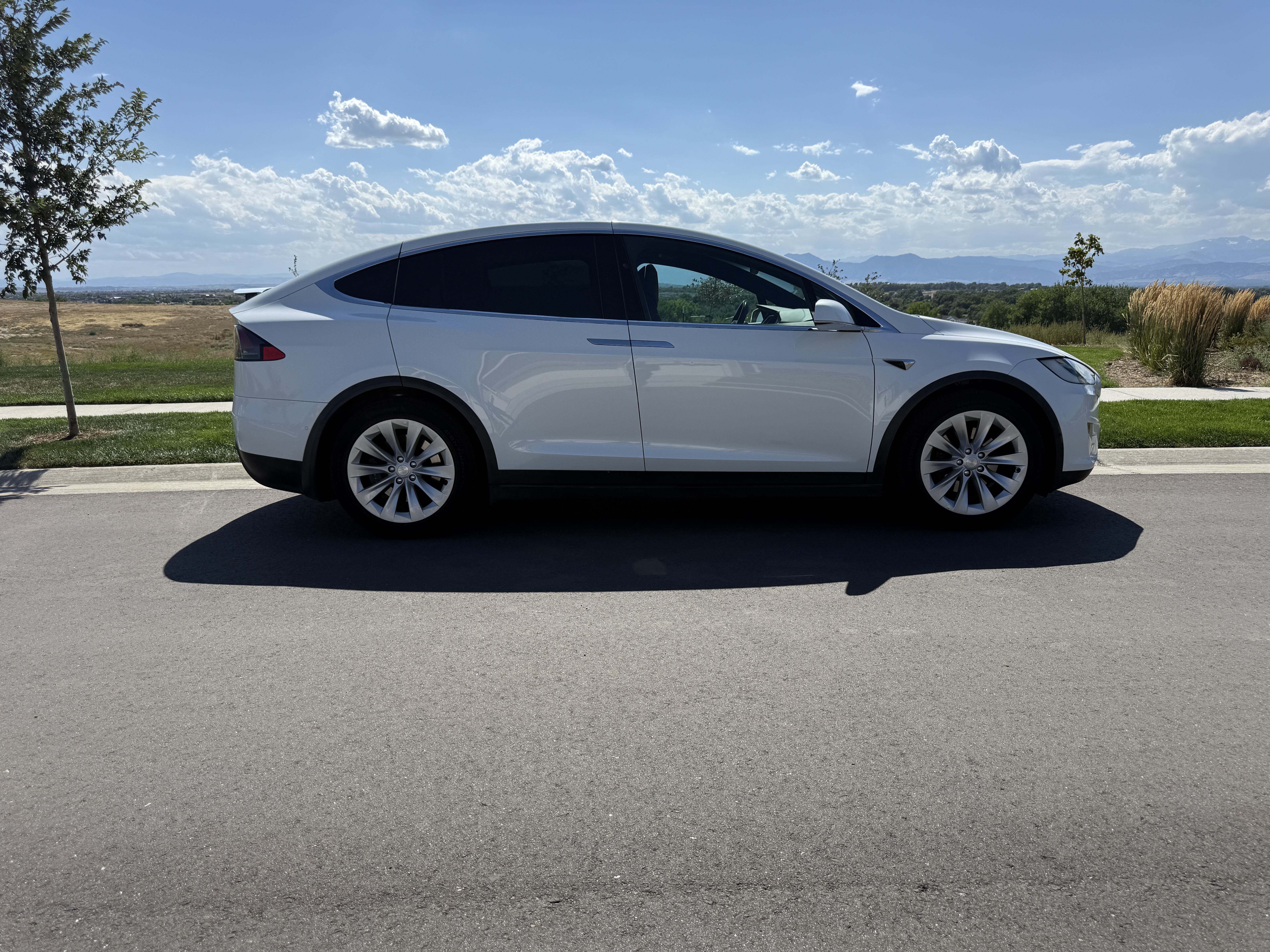 Used 2018 Tesla Model X 75D AWD/4WD image 2