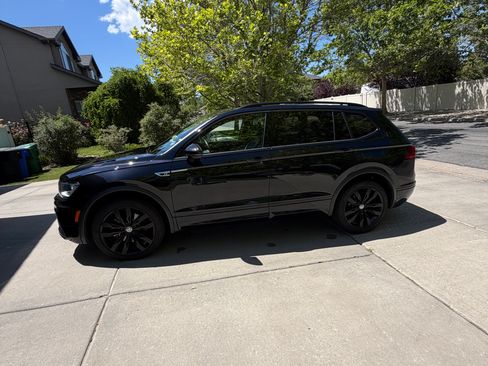 Used 2021 Volkswagen Tiguan SE R-Line AWD/4WD image 2