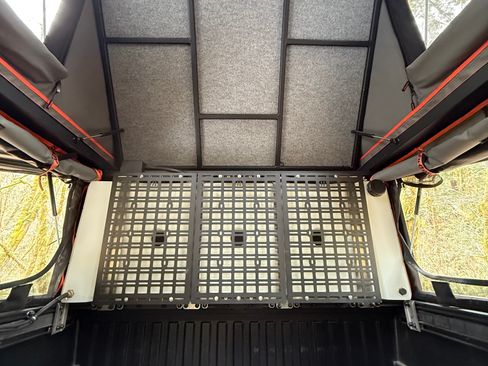 Used 2018 Toyota Tacoma TRD Sport image 9