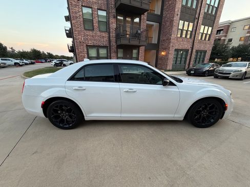 Used 2019 Chrysler 300 Touring w/ Sport Appearance Package RWD image 10