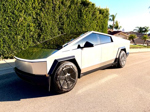 Used 2024 Tesla Cybertruck Cyberbeast image 16