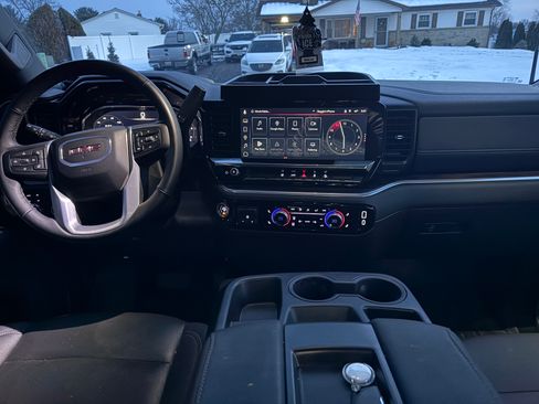 Used 2025 GMC Sierra 2500 SLT w/ X31 Off-Road Package image 12