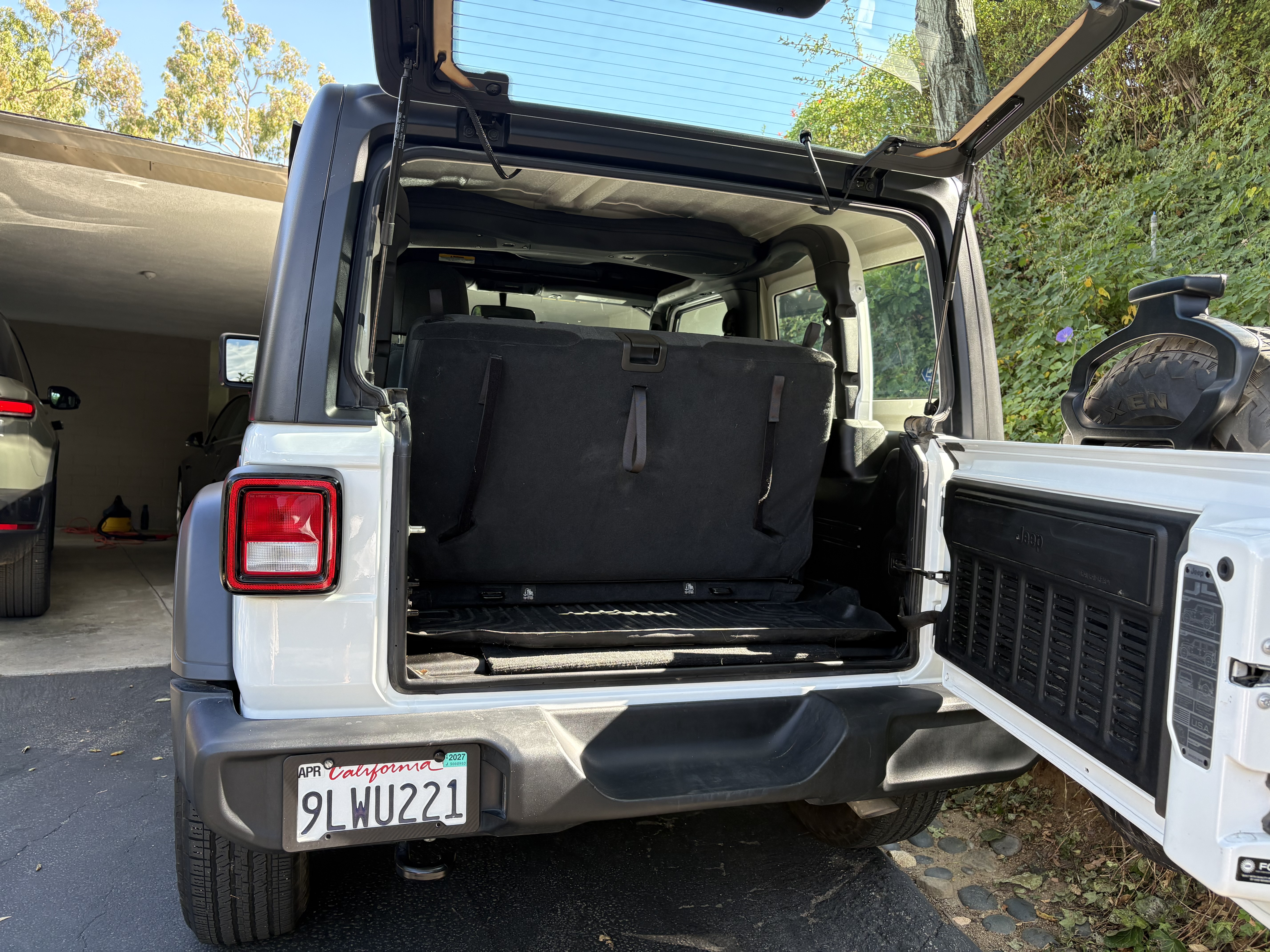 Used 2024 Jeep Wrangler Sport AWD/4WD image 8