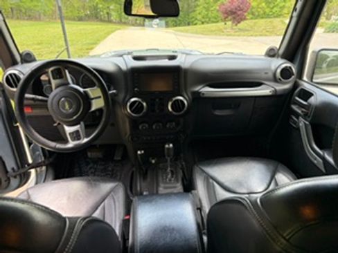 Used 2014 Jeep Wrangler Unlimited Rubicon AWD/4WD image 13