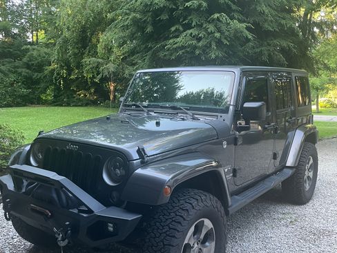 Used 2016 Jeep Wrangler Unlimited Sahara w/ Connectivity Group image 3