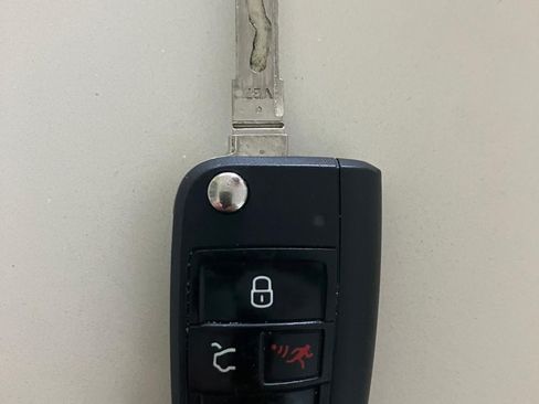 Used 2016 Volkswagen Golf S image 28