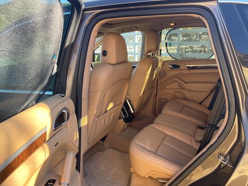 Used 2014 Porsche Cayenne S image 11