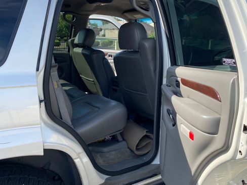 Used 2002 Cadillac Escalade AWD image 14