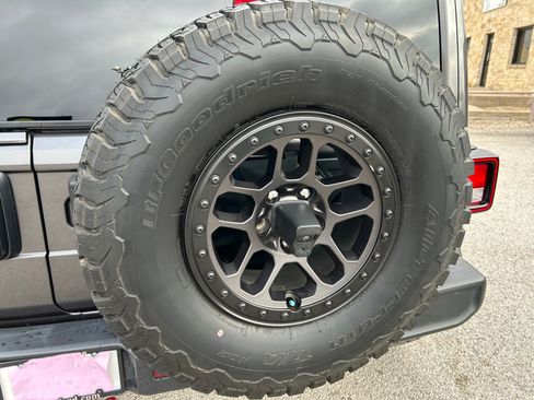 Used 2021 Jeep Wrangler Unlimited Rubicon w/ Xtreme Recon 35" Tire Package image 17