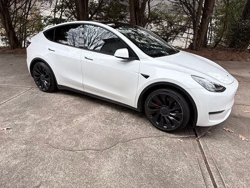 Used 2022 Tesla Model Y Performance image 17