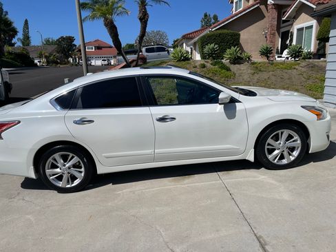 Used 2014 Nissan Altima 2.5 SV w/ Convenience Package FWD image 5