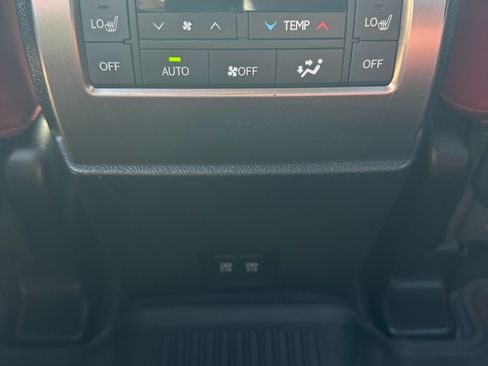 Used 2022 Lexus GX 460 Premium w/ Premium Package image 13