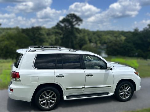 Used 2015 Lexus LX 570 4WD image 2