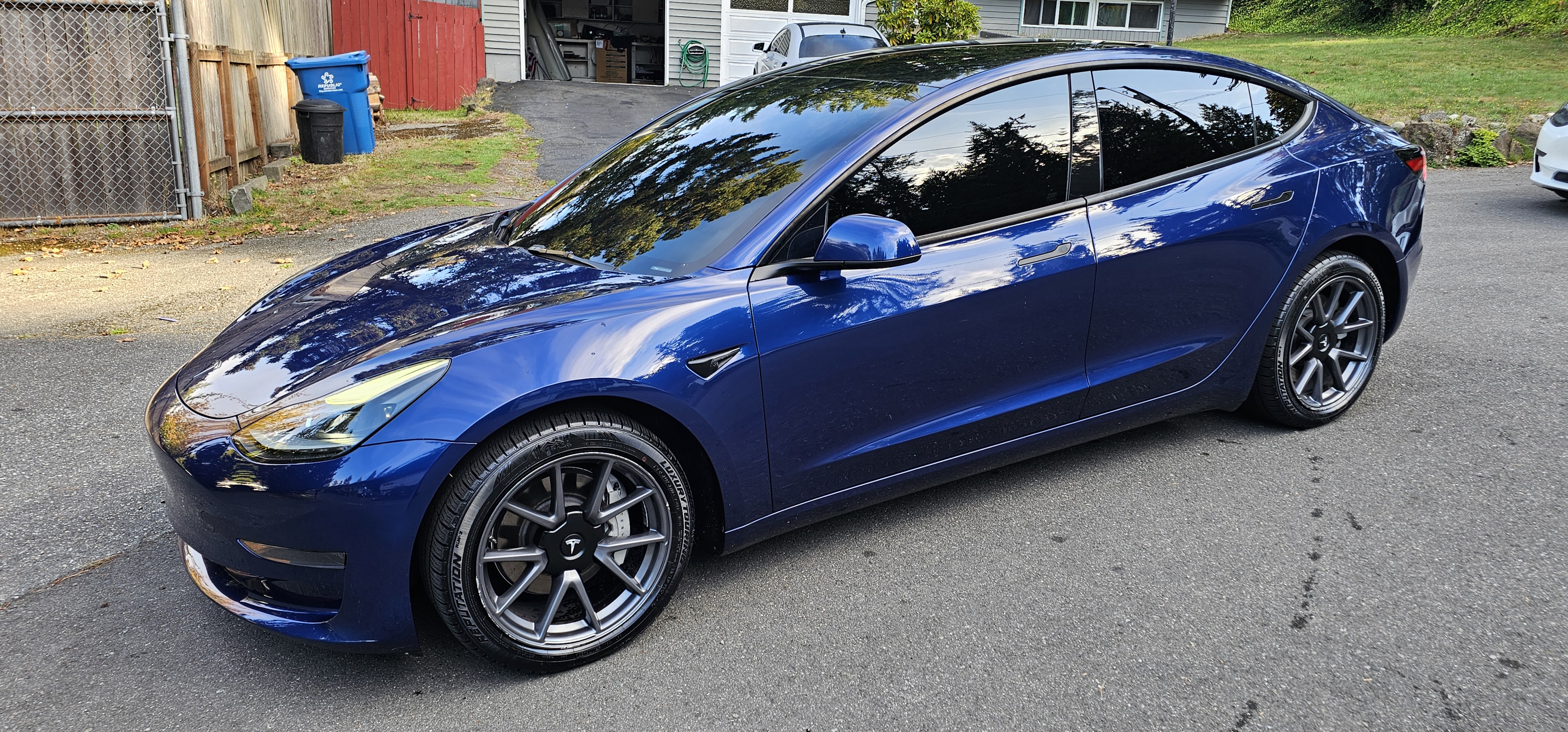 Used 2023 Tesla Model 3 Standard Range RWD image 2