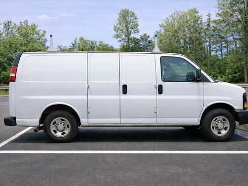 Used 2013 Chevrolet Express 2500 Van 3D image 1