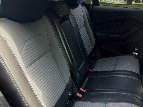 Used 2017 Ford Escape SE w/ SE Sport Appearance Package image 17