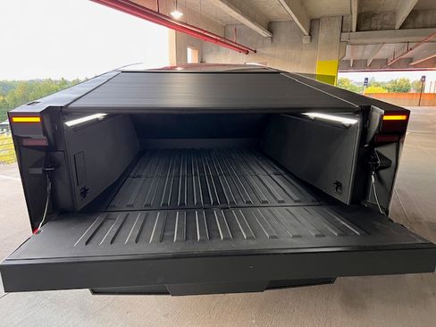 Used 2024 Tesla Cybertruck AWD Crew Cab image 6