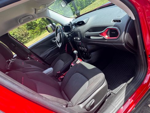 Used 2015 Jeep Renegade Trailhawk AWD/4WD image 16