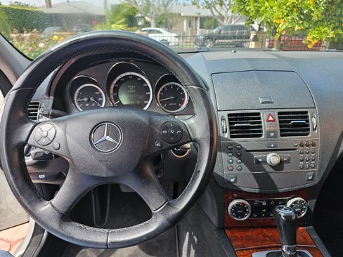 Used 2010 Mercedes-Benz C 300 4MATIC Sedan image 9