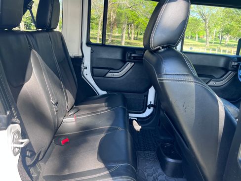 Used 2018 Jeep Wrangler Unlimited Sport image 24