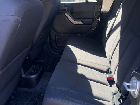 Used 2015 Jeep Wrangler Unlimited Sport image 15