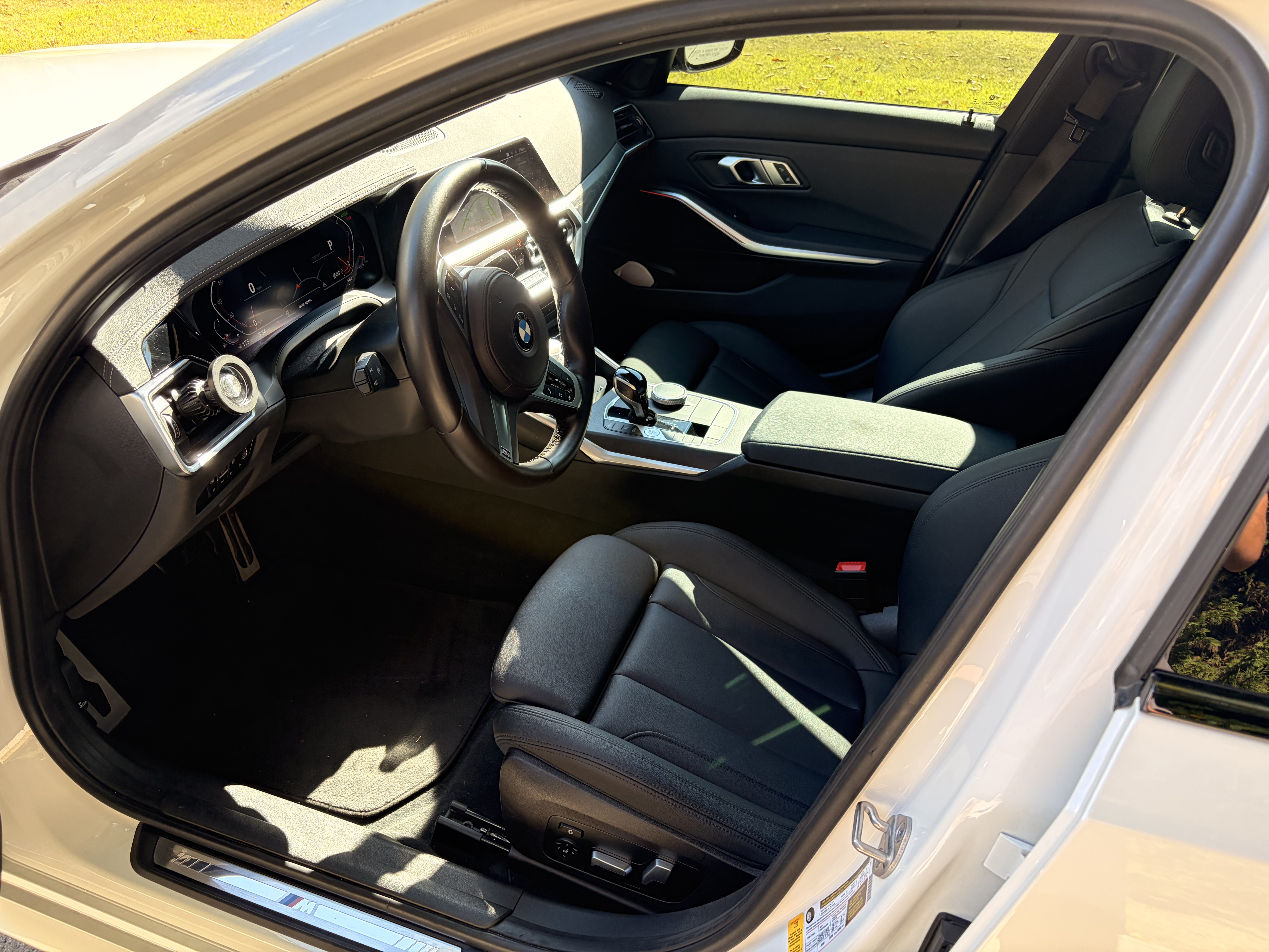 Used 2021 BMW 330i Sedan w/ M Sport Package RWD image 6