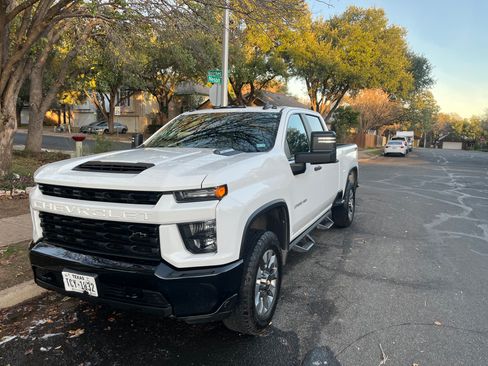 Used 2023 Chevrolet Silverado 2500 Custom w/ Custom Value Package image 2