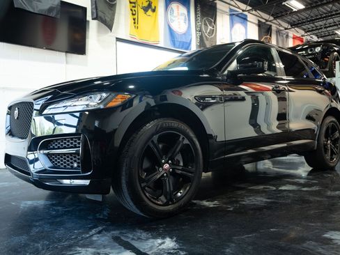 Used 2018 Jaguar F-PACE Premium image 1