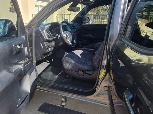 Used 2019 Toyota Tacoma TRD Off-Road w/ Technology Package image 22