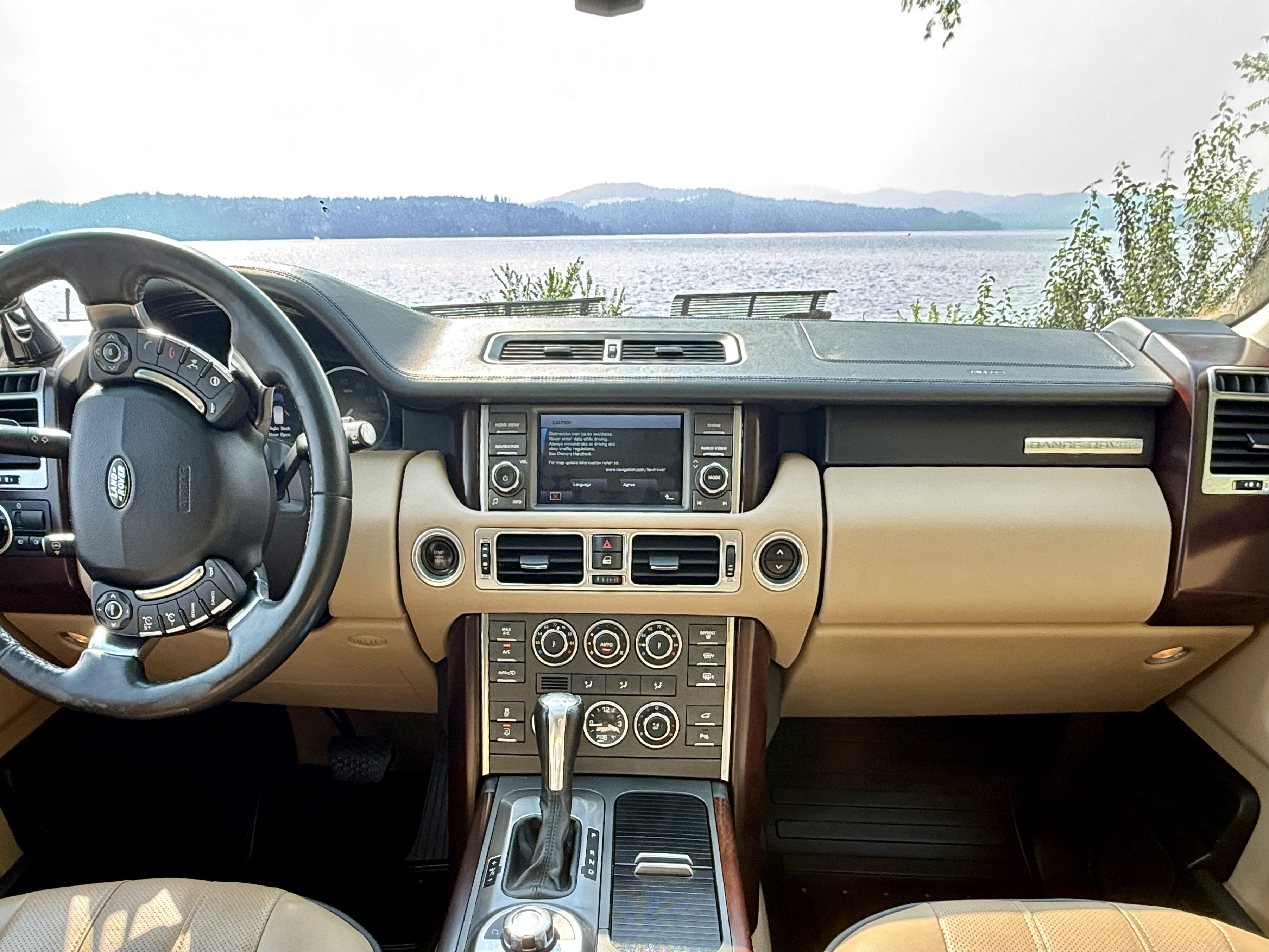 Used 2011 Land Rover Range Rover HSE LUX AWD/4WD image 4