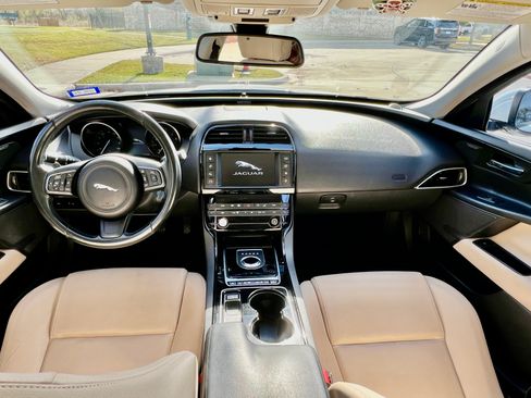 Used 2017 Jaguar XE Premium image 6
