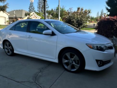 Used 2014 Toyota Camry SE w/ Leather Package image 1