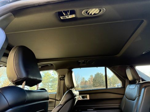 Used 2020 Ford Explorer ST w/ ST Street Pack image 9