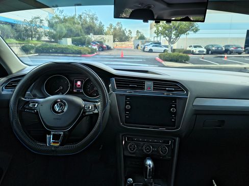 Used 2019 Volkswagen Tiguan SE image 15