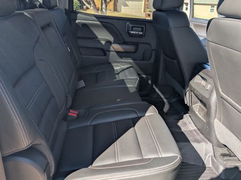 Used 2018 GMC Sierra 2500 Denali w/ Duramax Plus Package image 11