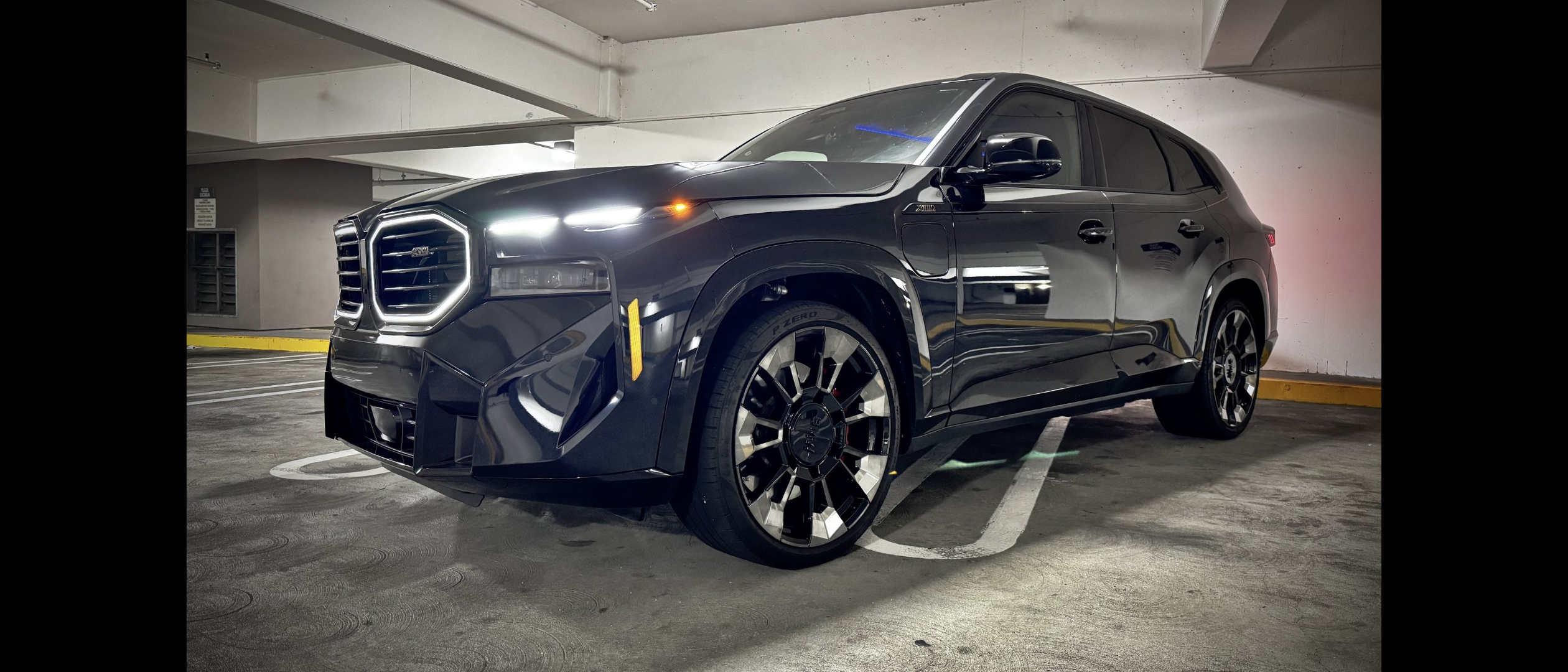 Used 2023 BMW XM AWD/4WD image 1
