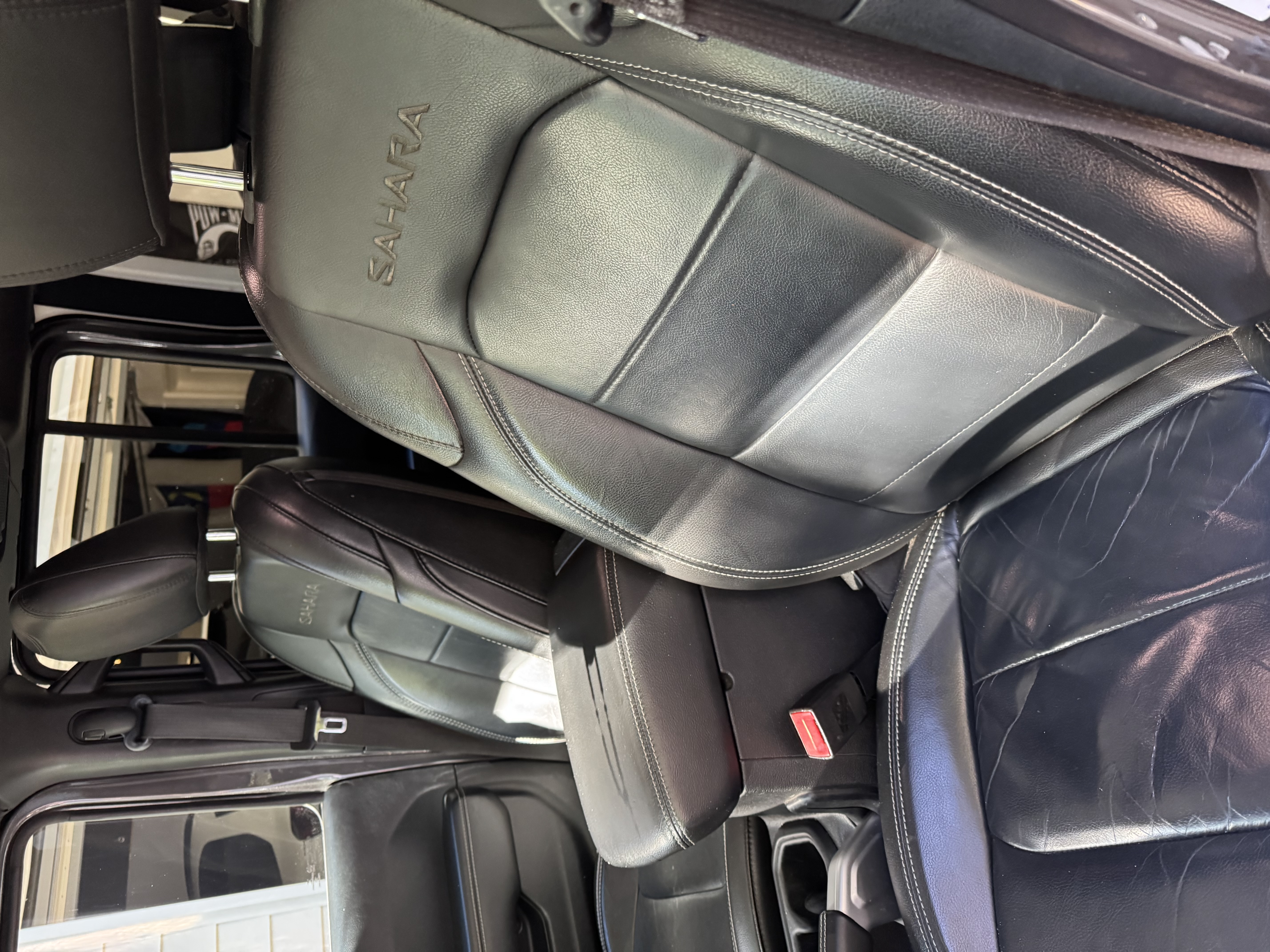 Used 2018 Jeep Wrangler Unlimited Sahara w/ Dual Top Group AWD/4WD image 16