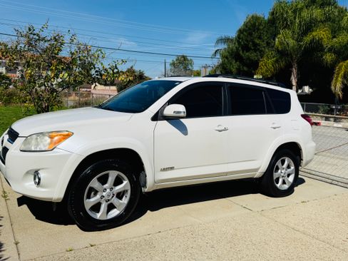 Used 2011 Toyota RAV4 Limited w/ Limited Extra Value Pkg image 4