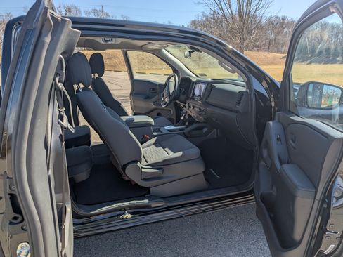 Used 2022 Nissan Frontier S w/ Technology Package image 12