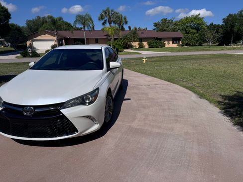 Used 2016 Toyota Camry SE FWD image 6